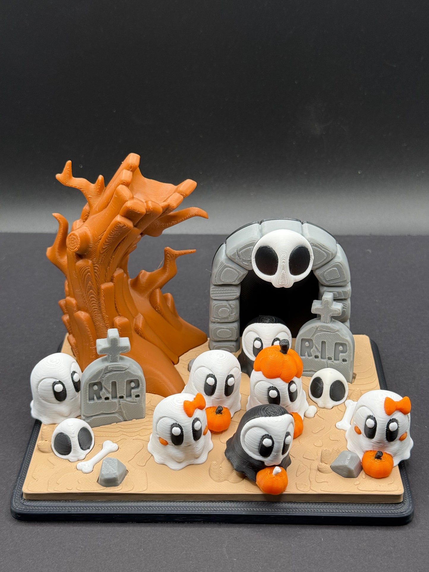 Graveyard with 3 random mini ghosts