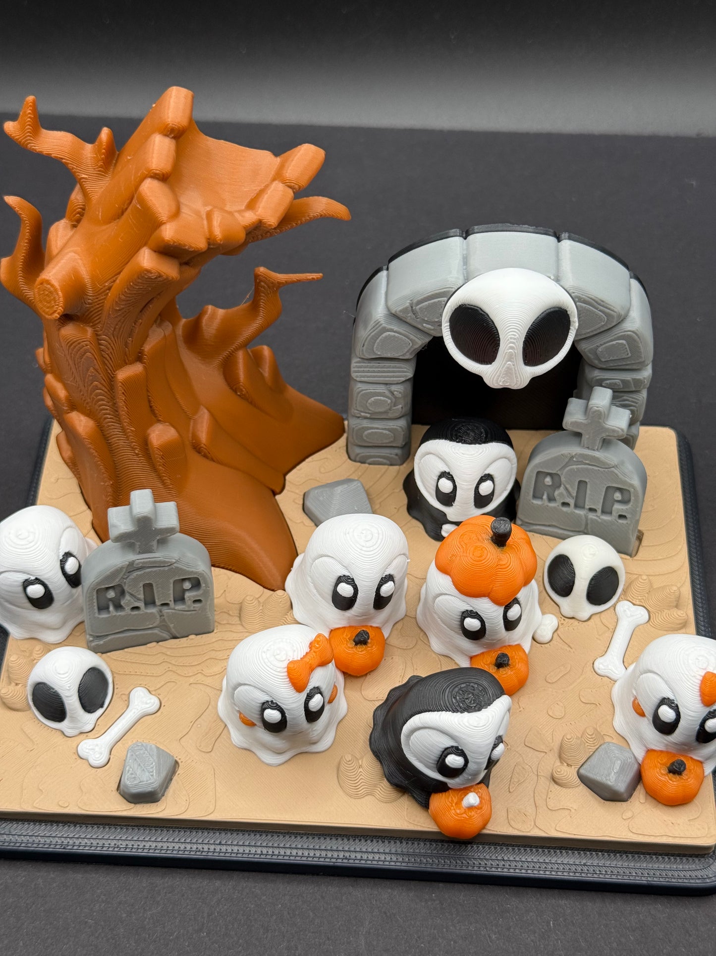 Graveyard with 3 random mini ghosts